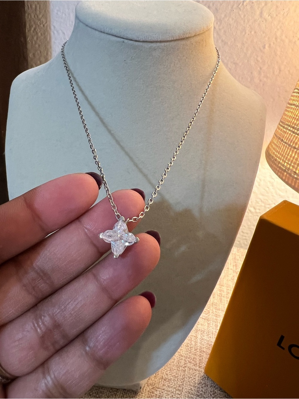 Source unknown LV necklace! Pls read the description